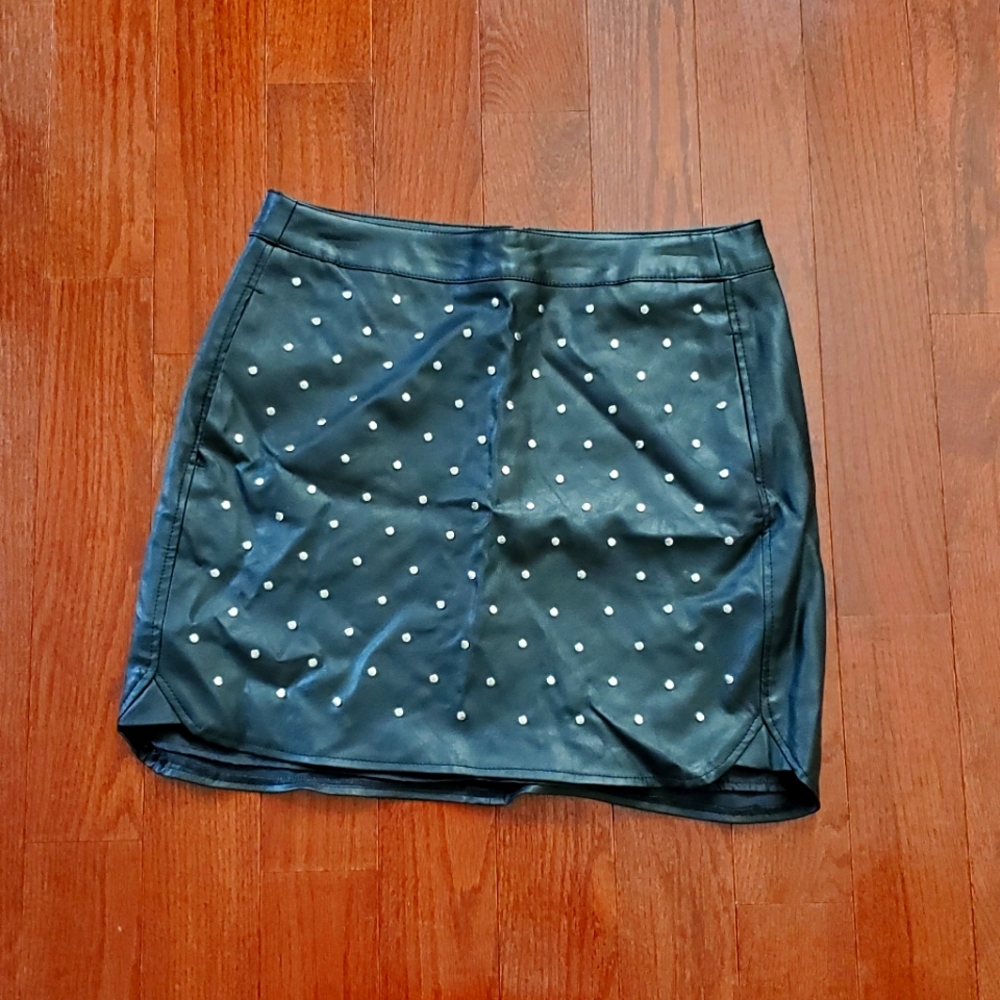 Black sz 4 skirt with metal silver dots